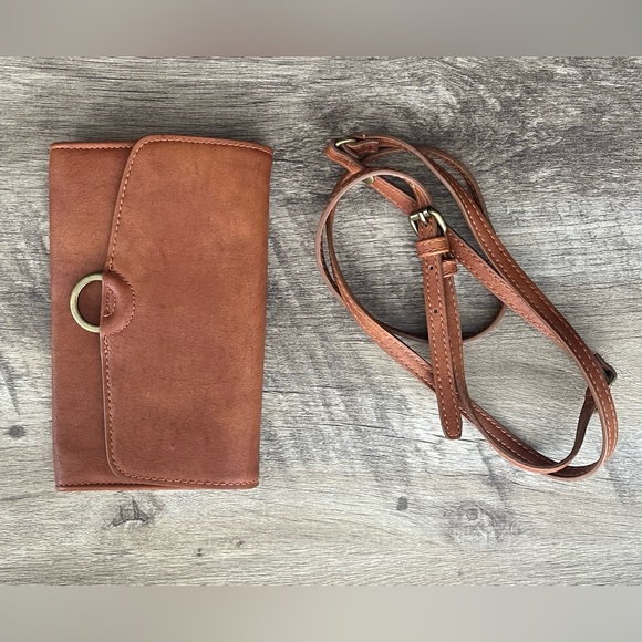 Universal Thread Crossbody - Picture 5 of 12